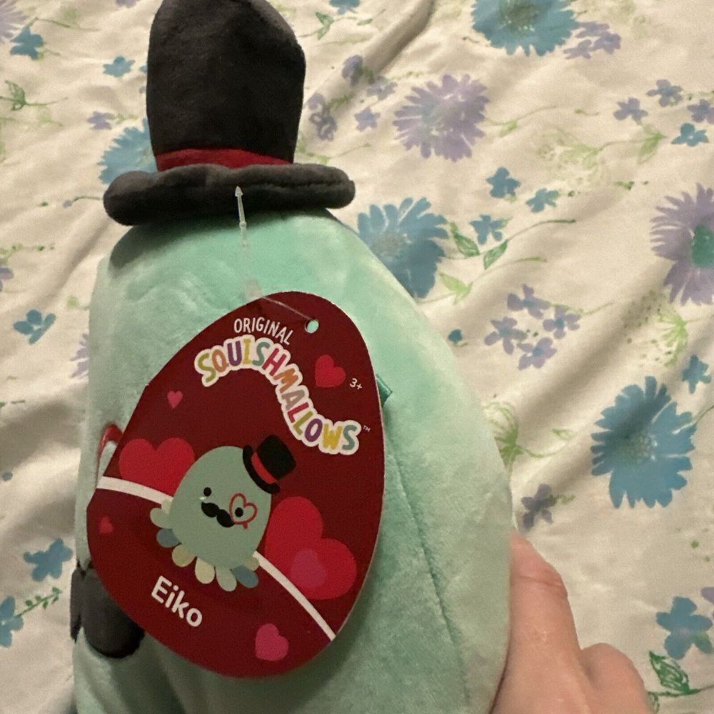 Squishmallow 8 inch Eiko The Octopus w/ Top Hat & Heart New With Tags - Picture 3 of 4